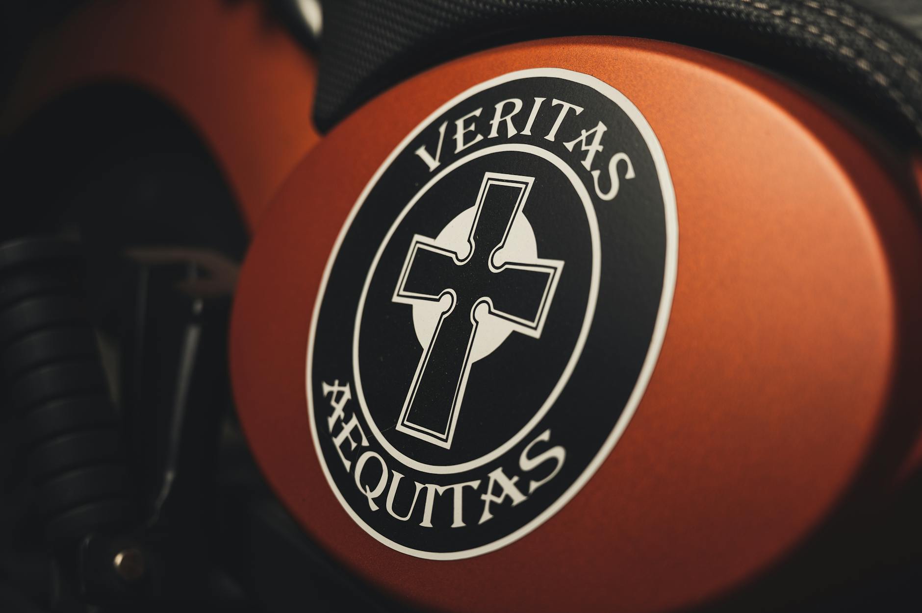 veritas aequitas logo